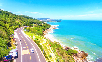 海南自驾游：自驾最美沿海公路，享受沙滩海浪风光
