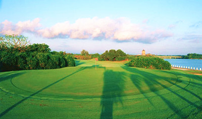 博鳌高尔夫乡村俱乐部：集椰林苇荡、田园景色于一身