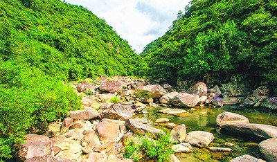 乐东佳西自然保护区：多有池潭瀑布，景色优美