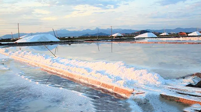 莺歌海盐场：中国南方大的海盐场，华南地区首屈一指