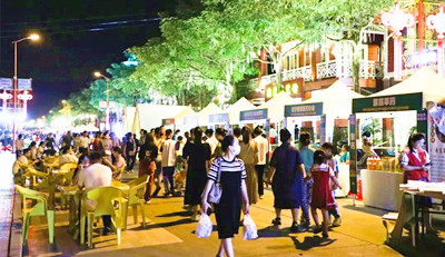 白沙南叉河堤夜市：集演艺、休闲娱乐、观光美食为一体