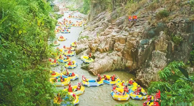 五指山红峡谷漂流项目迎来近4000名游客